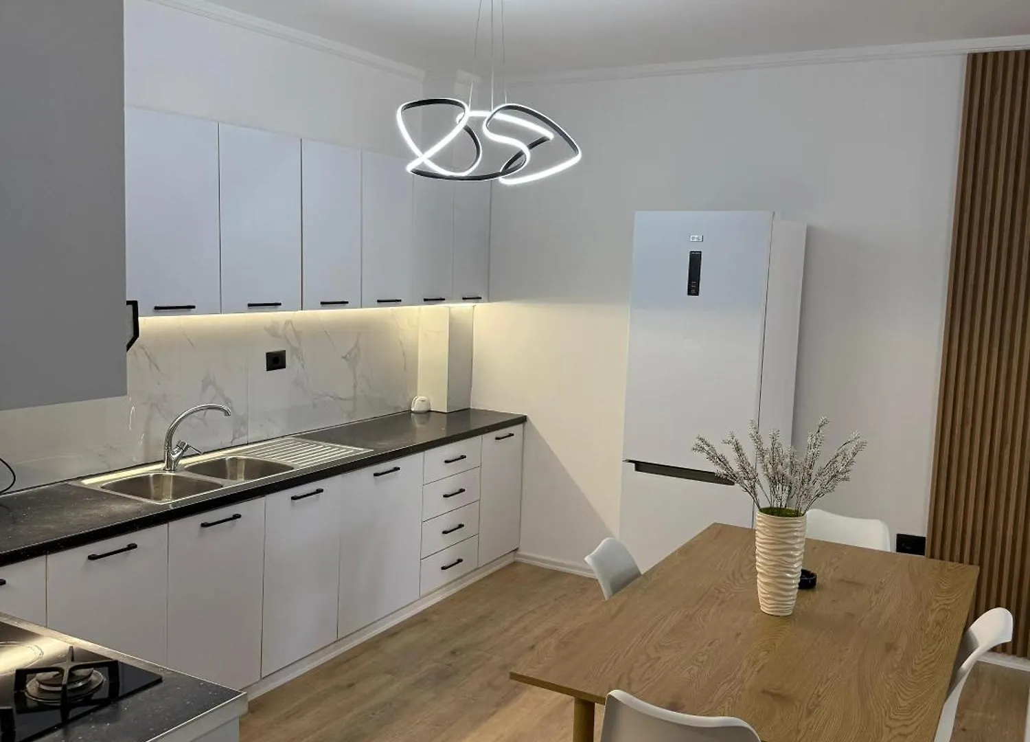 Bright Apt 1 Min From The Sea Durrës