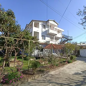 Osmani Landhaus