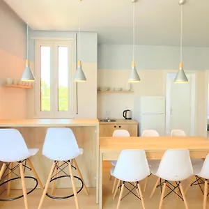 Elegant New - Colorful By The Sea Apartment